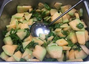 食堂吃哈密瓜,食堂里的甜蜜邂逅